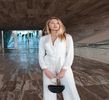 — Așează dosul sticlei pe propria coapsă și ridică cu nonșalanță din umeri. "Sincer