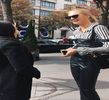 — "În cazul ăsta o să aștepți mult și bine..." Izbucnește pentru a nu știu câta oară în râs