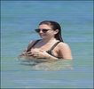 — plăcerea de a mi se alătura la Neversea sau mă duc singură cu cinci brățări?” strig