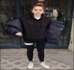 — Deja pornise spre bucătărie pentru a mă apuca de ceai, dar când o aud mă opresc brusc