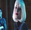━ polițiștilor. Mă îndrept cât de silențios pot spre locul prin care ar trebui să sărim și ofticată,