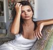 — Remarcă: „N-ar trebui să mai fii aşa ţâfnos, poate d-aia nu ai o iubită.” Un mic surâs,considerat