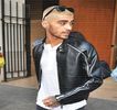 — Vreo anumită prezență umană, asta în cazul în care farurile mașinii respective nu ar fi picat