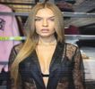 — Propriul chip, colţurile gurii arcuindu-i-se într-o manieră naturală. Prin intermediul comentariul