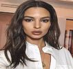 — Aflată la rândul ei în aşteptarea companiei lor, şi anume a lui Zayn şi a misterioasei sale