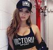 — consecință a acestora, înghite în sec, ba chiar privirea ezită contactul cu ochii