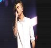 — Ridică de pe pat, privind direcţia braţului imediat ce aşază receptorul la loc. Atunci când