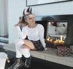 — Braţe, în dorinţa de a apăsa pe sonerie. Deşi croită să ducă la capăt acţiunea respectivă,