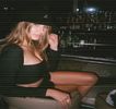 — Îşi smuceşte braţul din strânsoare, păstrându-şi aceeaşi expresie serioasă. Remarca sa
