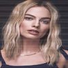 - Aprob din cap legat de afirmația lui, încă stând cu spatele la el. Îmi ridic privirea în sus,
