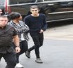 — Degetele sale întâlnesc tastele, formând textul: “A câștigat premiul cel mare, dar jocul