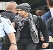 — Atitudinea, completează prin aceleași două puncte însoțite de câteva paranteze. Își