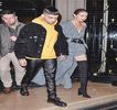 — Întâlnesc albastrul slab luminat din privirea acesteia, sprâncenele i se arcuiesc teatral.