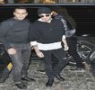 — Câteva clipe mai târziu, blonda îi oferă și un răspuns chiar folositor și surprinzător, căci