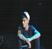 — Şi de mama acesteia cauzează rotirea ochilor, dar în mod jucăuş, evitând acel comentariu