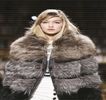 ━ După aceea în căruciorul însuşit. Următoarele două îi provoacă însă câteva dubii, căci,