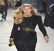 ━ Alesese să o privească acum pe blondă într-o manieră destul de urâcioasă. Puţin jenată