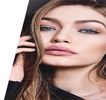 ━ Reduce distanţa rămasă până în dreptul corpului său, având ca, drept gest următor să