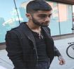 — Expresia facială totodată trecându-i printr-o schimbare automată. Privirea lui coboară de