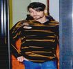 — La urechile lui ajunge o adevărată propoziţie. Intensificându-i-se curiozitatea, şi de altfel,