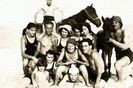 C. Zainescu (jos) pe plaja din Ecrene (1932)