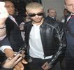 — Privirea îi rămâne preţ de alte câteva clipe aruncată asupra chipului ei, plimbându-şi ochii