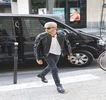 — Întreagă de zile fără să nu fac absolut nimic? Să fim serioşi, blondo.” Abia apoi, îşi