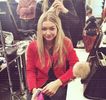 ━ Cu tine. Mă faci să arăt ca o proastă zâmbind aşa constant, dar ador să fiu cu tine.” îi