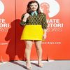 ― Nu își poate astâmpăra râsul atunci când îl aude pe acesta și alege o melodie aleatorie