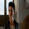 ―  Ajunsă în camera lui Denver, trage aer adânc în piept și simte miros de parfum de