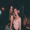 ― Privirea Evangelinei cade asupra mâini sale care acum era împreunată cu cea a lui