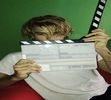 ― Încuviințează din cap și se uită pe rând la cei doi, ridicându-se în cele din urmă de