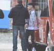 — 　Celorlalte pungi de cadouri, de îndată ce ultima idee răsare de pe urmele scurtului