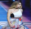 —  La nivelul feţei iubitului său, precum şi în glasul lui, rapid, trăsăturile sale faciale trec pri
