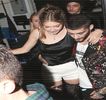 — Îşi apropie în cele din urmă sticla de buza, şi, imediat ce lipirea acestora de gâtul respectivei