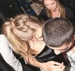 — Dispare brusc, sprâncenele şi le aduce spre mijlocul frunţii pentru a da forma încruntării