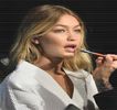 —  Preţ de un moment, liniştea aşternută din nou ajunge eliminată tot de către ea, imediat ce