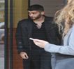 — Degete şi lejer i-o îndepărtează doar pentru a începe apoi să se joace cu respectiva
