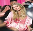 —  Peste acestea răspunsul propriu-zis, respiraţiile fierbinţi având ca în acest fel să li se