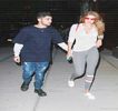 — Încerca prin intermediul unei sigure palmă să scape de materialul ce despărţea un contact