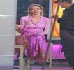 —  Fugindu-i către imaginea pieptului său pe  suprafaţa solidă care reflecta numeroase