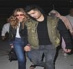— Dorind a-i oferi un gram în plus de satisfacţie, îşi foloseşte cele două degete ale palmei