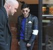 — Totodată, la nivelul propriei palme, ritmul se diminuează treptat până ce, sfârşeşte prin