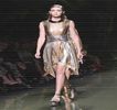 — Nu fusese altceva decât o mică invitaţie rostită cu subînţeles, însoţită totodată de un