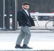 — Printr-o rapidă mişcare îşi depărtează prezervativul uzat pe care la fel de repede îl şi