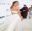 — De-ndată de cum se urcase în taxi-ul respectiv, aruncă o ultimă privire prin intermediul