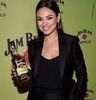 *vine cu o sticla de whiskey ca sa bea cu Maria* Alexandra,ne poti spune secretul tau?arati mai