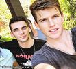 》#Luase un pahar de spriț și dansa pe remixul dintre VREAU SĂ BEAU CU FRAȚII MEI și