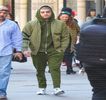 — Să mă faci pe degete în momentul ăsta, îţi propun să te mai gândeşti o dată înainte să