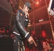 — Scaun, dintr-o răsuflare rosteşte: „Da frate, stai liniştit.” O pauză de câteva secunde are